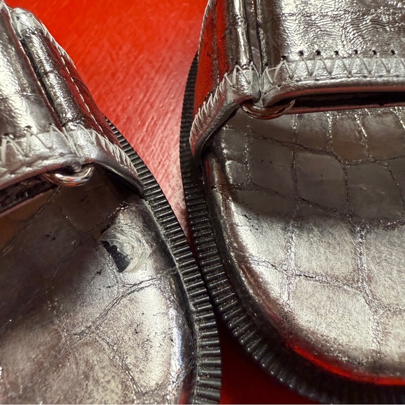 Christian Louboutin Lock Cool Metallic
Gunmetal Croc-Embossed Sporty flat Sandal - Picture 6 of 15